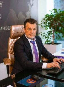Инвестор Андрей Ховратов
